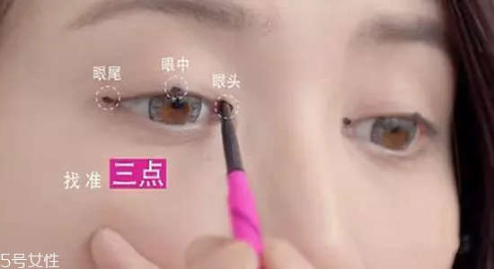 怎樣減少畫眼線的傷害？新手畫眼線的技巧圖解