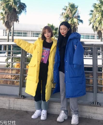 藍(lán)色羽絨服怎么搭配？打破冬日的沉悶感