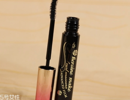 睫毛膏和種睫毛哪個(gè)好？