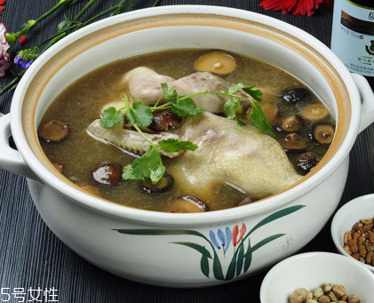 冬天喝雞湯還是鴨湯？雞湯和鴨湯各有優(yōu)點