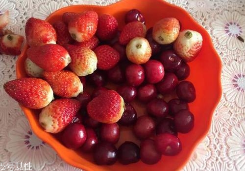 草莓和蘋果可以一起吃嗎？并沒與什么沖突