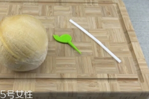泰國(guó)烤椰子多少錢一個(gè)？味道非常特別