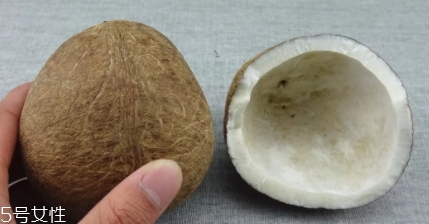 泰國(guó)烤椰子多少錢一個(gè)？味道非常特別