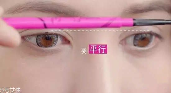 怎樣減少畫眼線的傷害？新手畫眼線的技巧圖解