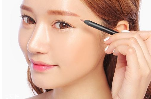 內(nèi)眼線會(huì)傷眼睛嗎？九種可愛(ài)的眼線畫(huà)法