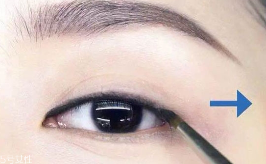 新手適合眼線液還是眼線筆？史上最全眼線誤區(qū)