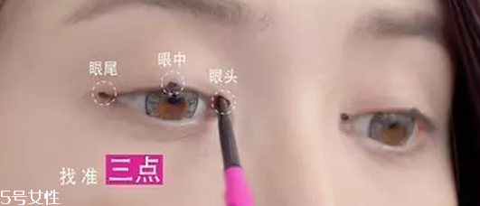 眼線筆畫法 手把手教你基礎眼線畫法