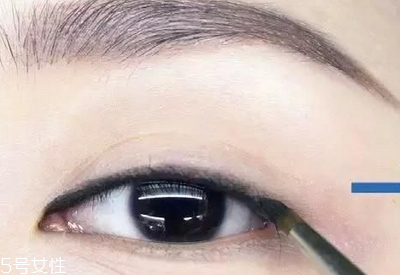 怎么畫眼線讓眼睛自然又有神？畫眼線必學(xué)基本步驟