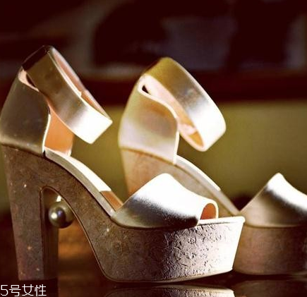 nicholas kirkwood是哪個(gè)國家的牌子？把優(yōu)雅穿在腳上