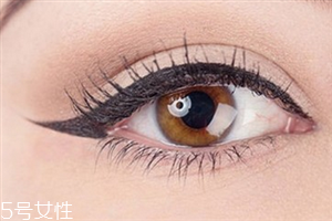 眼線液和眼線筆哪個好用？眼線長度決定風(fēng)格