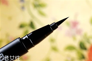 眼線筆硬頭和軟頭的哪個好用？單眼皮眼妝教程