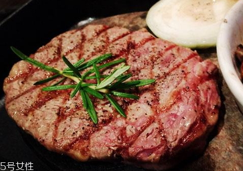 菲力牛排是指牛的哪個部位 其實(shí)就是牛里脊肉