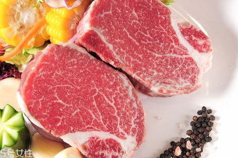 菲力牛排是指牛的哪個部位 其實(shí)就是牛里脊肉