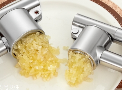 大蒜冰糖水是蒸還是煮？來(lái)看看具體做法