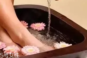 熱水泡腳哪些人不適合？這3類人千萬(wàn)要小心