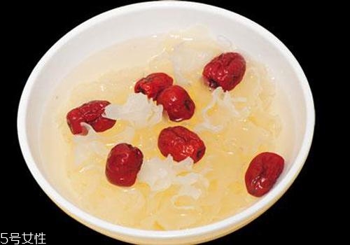 銀耳紅棗湯寶寶能喝嗎？對(duì)寶寶有著很多好處
