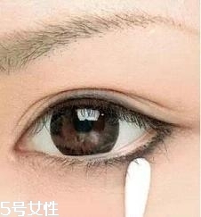 眼線筆畫法 手把手教你基礎眼線畫法