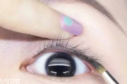眼線筆畫法 手把手教你基礎眼線畫法
