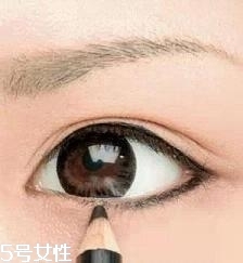 眼線筆畫法 手把手教你基礎眼線畫法