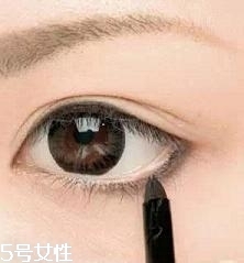 眼線筆畫法 手把手教你基礎眼線畫法