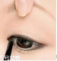 眼線筆畫法 手把手教你基礎眼線畫法