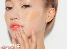 腮紅先還是散粉先？粉狀腮紅用在散粉之后