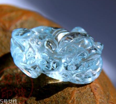 海藍(lán)寶是什么材質(zhì)？別再冤枉它是水晶了