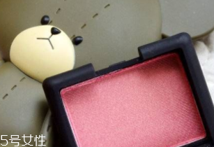 腮紅碎了該怎么解救？這4步變廢為寶