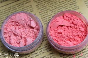 胭脂粉和腮紅膏哪個(gè)更好上色？胭脂粉適合油皮