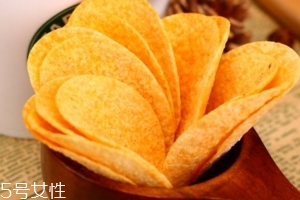 薯片掉到地上可以撿起來(lái)吃嗎？這樣衛(wèi)生嗎？