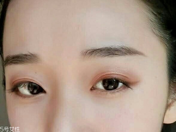 hold live眼影好用嗎？顯色度超贊