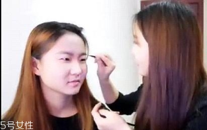 內(nèi)雙怎么畫眼線？?jī)?nèi)雙眼皮畫眼妝技巧