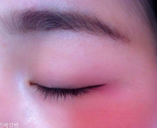 內(nèi)雙怎么畫眼線？?jī)?nèi)雙眼皮畫眼妝技巧