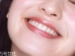 中年女性如何挑選口紅色號(hào)？帶藍(lán)色調(diào)唇色最美
