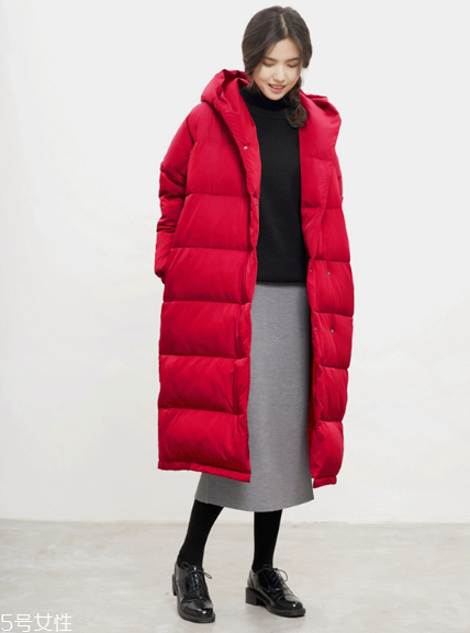 紅色羽絨服搭配什么鞋子？鞋子搭配也是關(guān)鍵