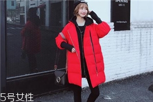 紅色羽絨服搭配什么褲子？四種混搭讓你潮范兒十足