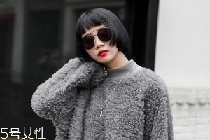 冬天衛(wèi)衣怎么穿更時(shí)髦？小心機(jī)教你把衛(wèi)衣穿出時(shí)尚感