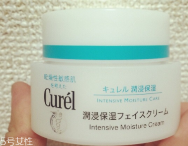 Curel乳霜早晚都能用嗎？夜間用最好