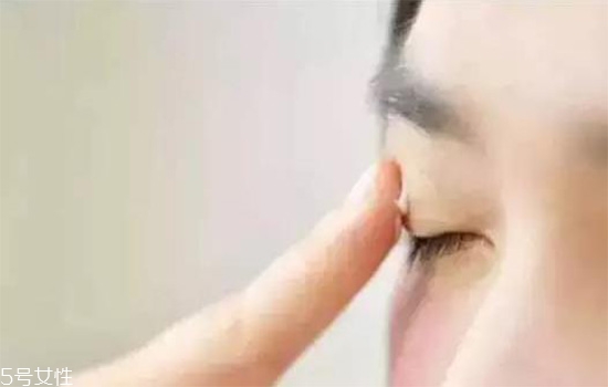 化眼妝對眼睛有害嗎？好看又迷人的眼妝