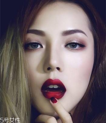 2018秋冬酒紅色眼妝怎么畫？神秘又有女人味的妝容