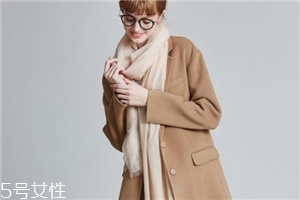 大衣上有膠印怎么去除？這樣做膠漬統(tǒng)統(tǒng)都不見