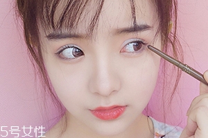 眼線膠筆和眼線液筆哪個(gè)好？看看兩者區(qū)別