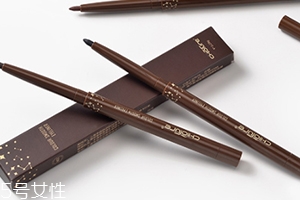 眼線膠筆怎么轉(zhuǎn)出筆芯？