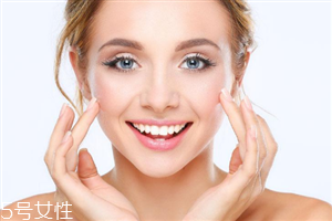 開眼角拆線后怎么清潔眼部？開眼角后可以適當(dāng)洗臉清潔