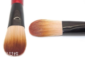 底妝工具該怎么選？干皮適合刷子
