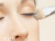 底妝工具該怎么選？干皮適合刷子