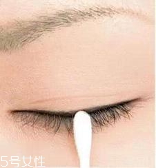 眼線液筆不出水怎么辦？畫眼線的常見誤區(qū)