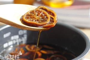 冰糖燉檸檬的功效有哪些？冰糖燉檸檬好處多多