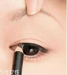 眼線液筆不出水怎么辦？畫眼線的常見誤區(qū)