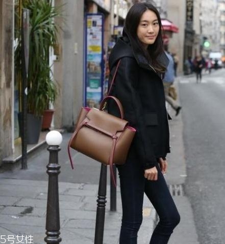 celine鯰魚包怎么打開？個大量輕難怪超模都愛它
